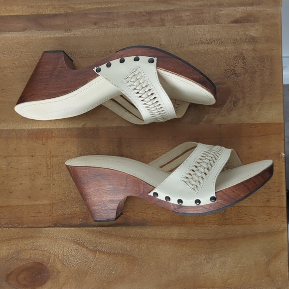 FINAL SALE 🆕🌿NICOLE FARHI SANDALS🌿 - Picture 5 of 10